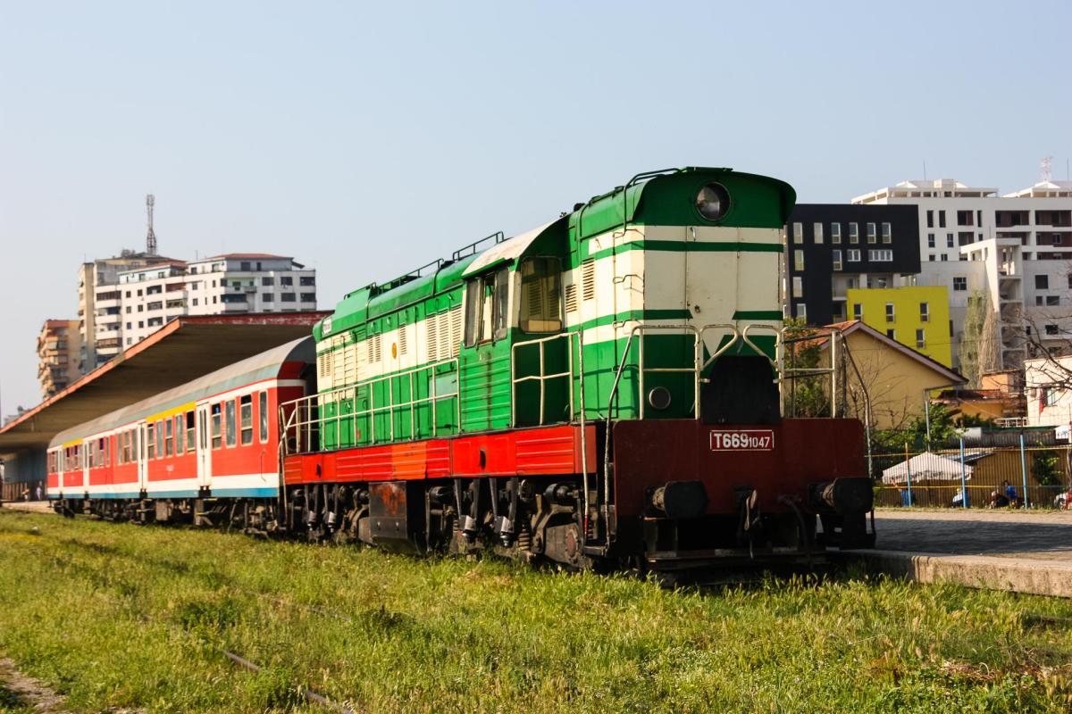 train albanie