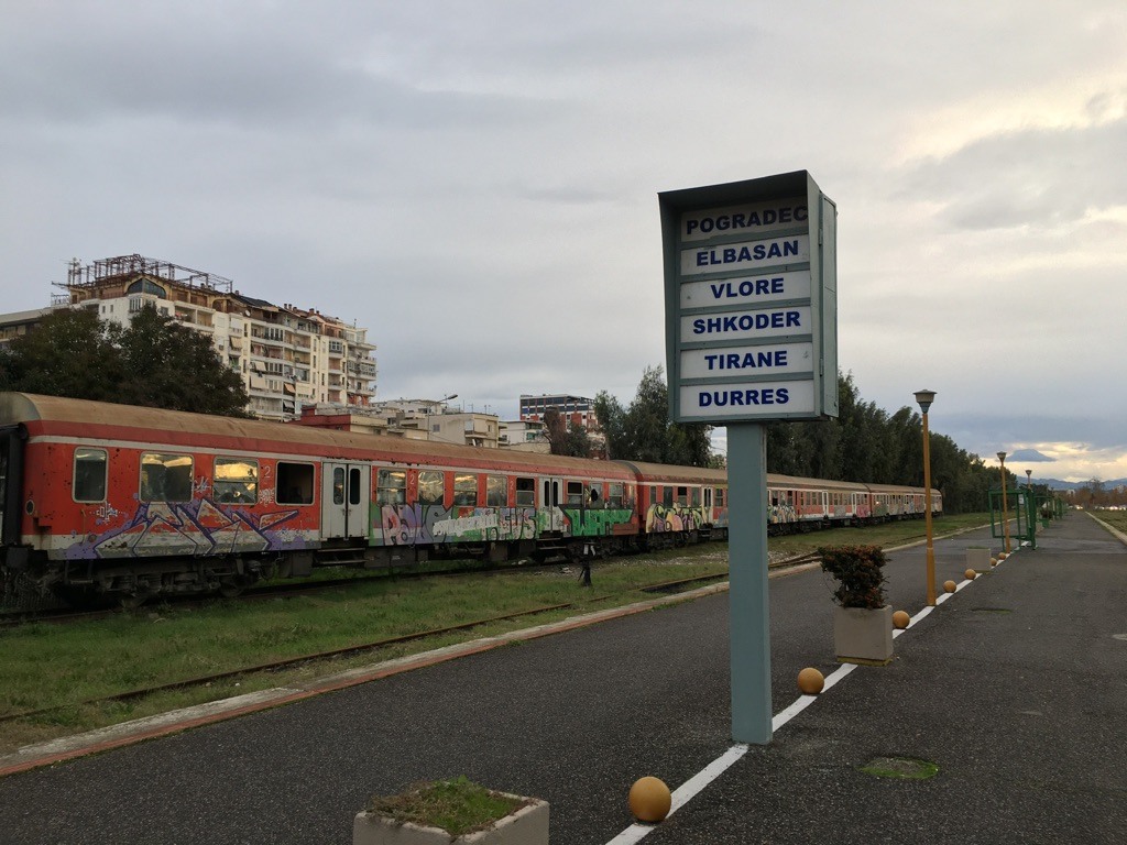 trains en Albanie